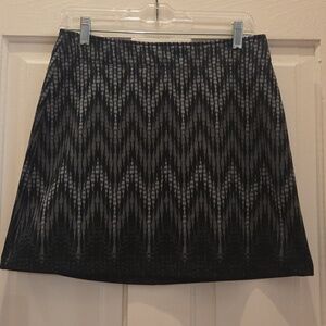 Athleta Pretty Black/Gray Mini Skirt In Very Good Condition! Stretchy Fabric.